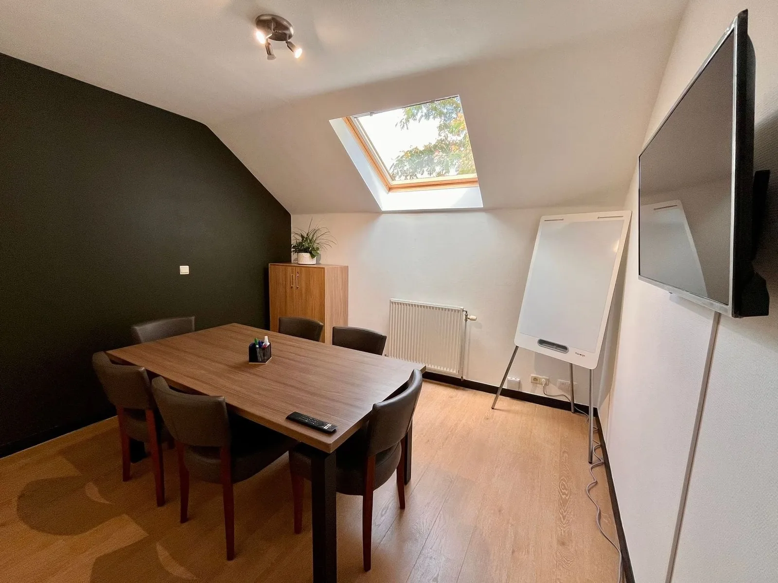 CoworkSteam, Vergaderruimte voor 6 personen, Boussu