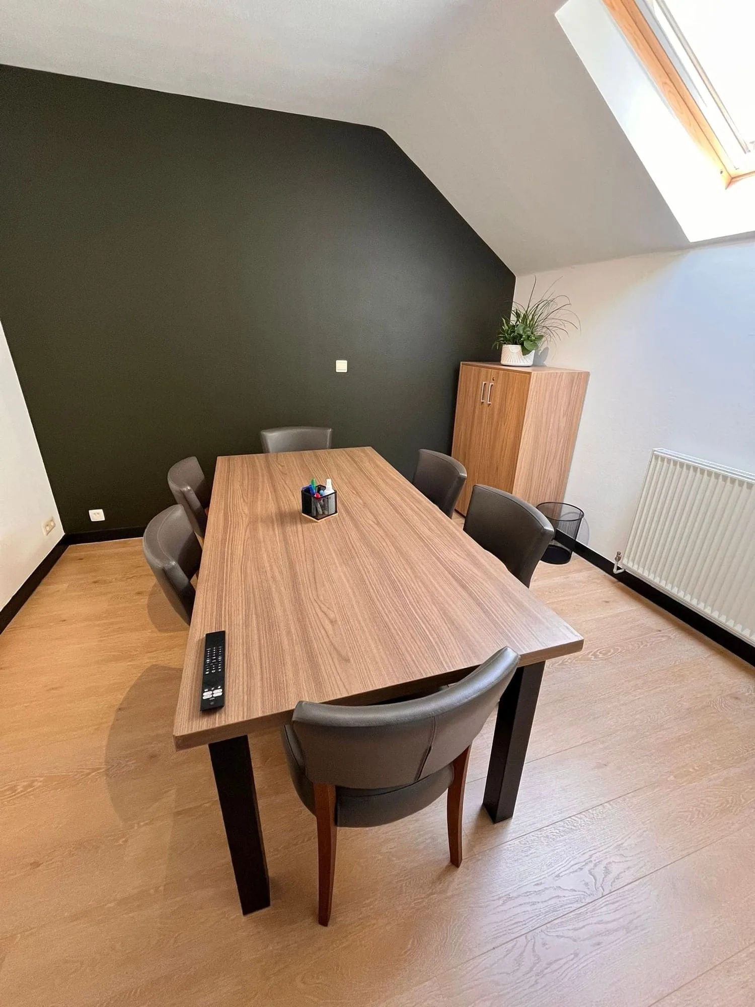 CoworkSteam, Vergaderruimte voor 6 personen, Boussu