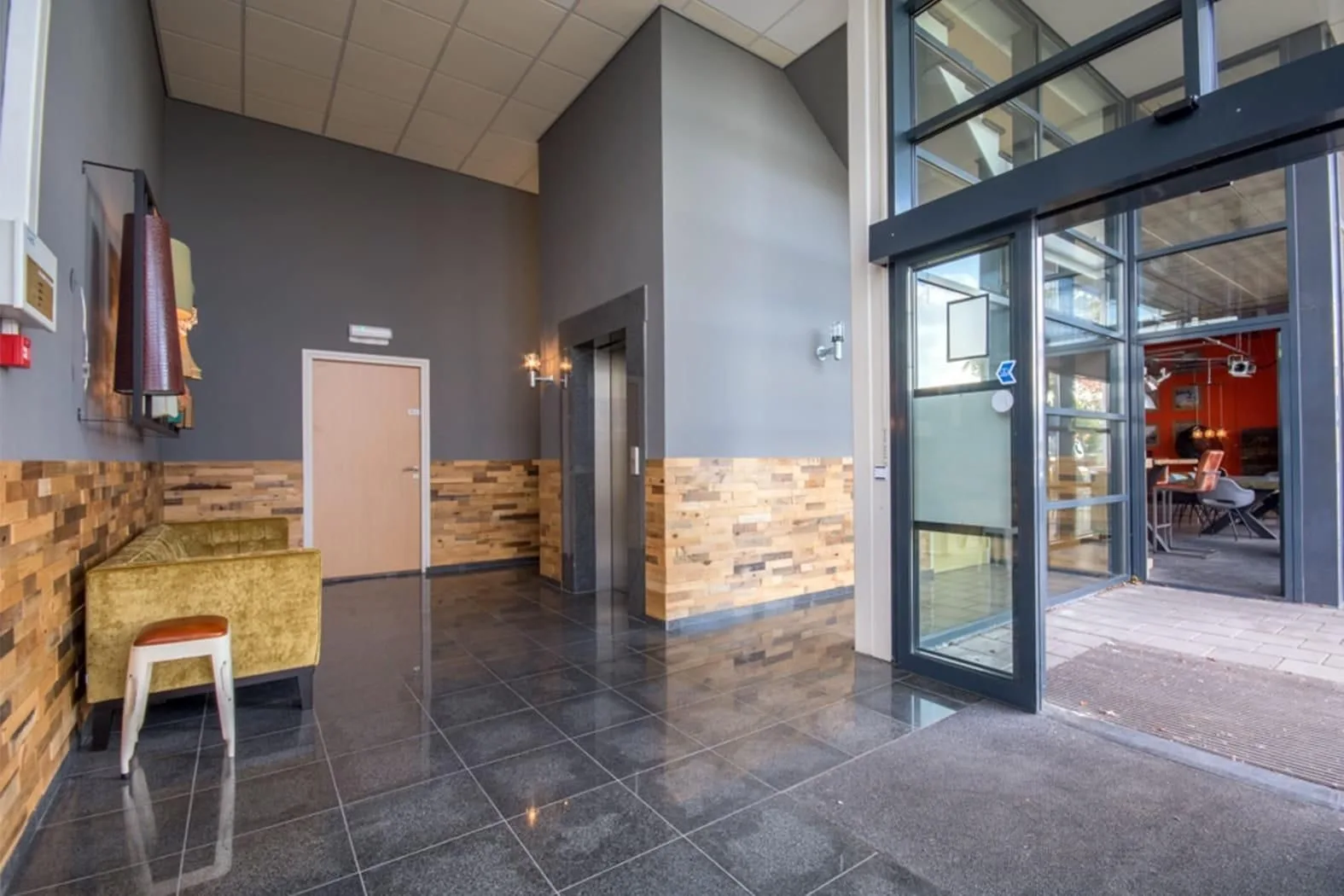 Crown Business Center Haarlem 2, Receptie, Haarlem