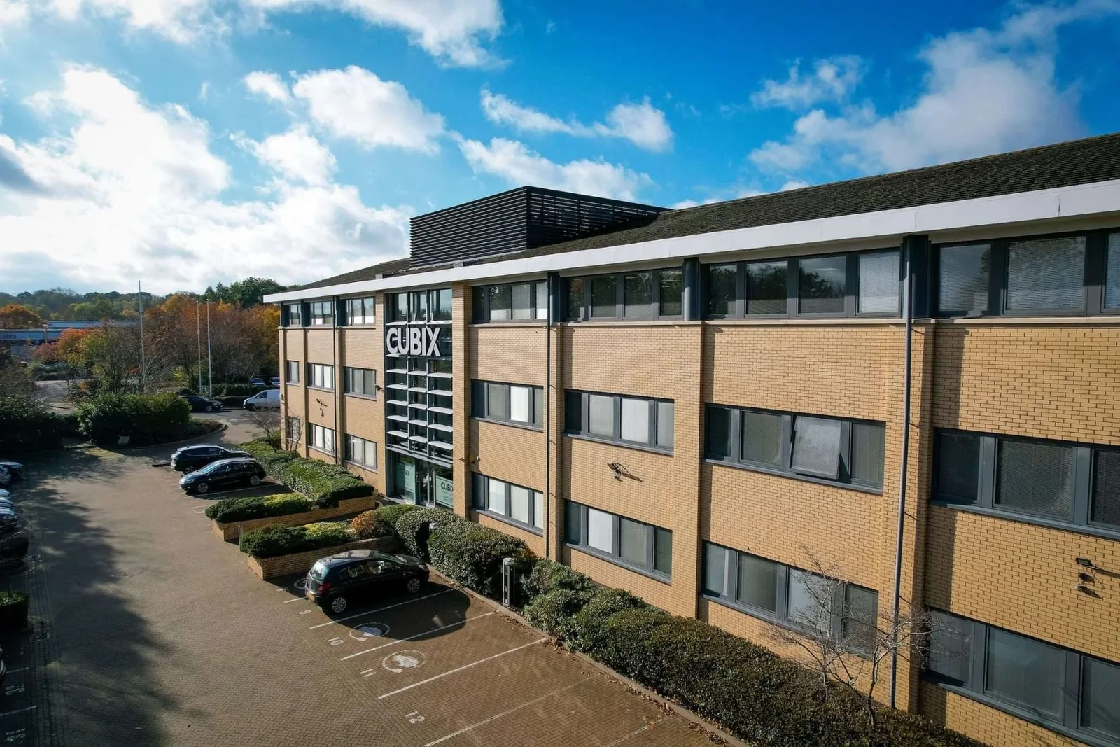 Cubix Offices Milton Keynes, Façade, Milton Keynes