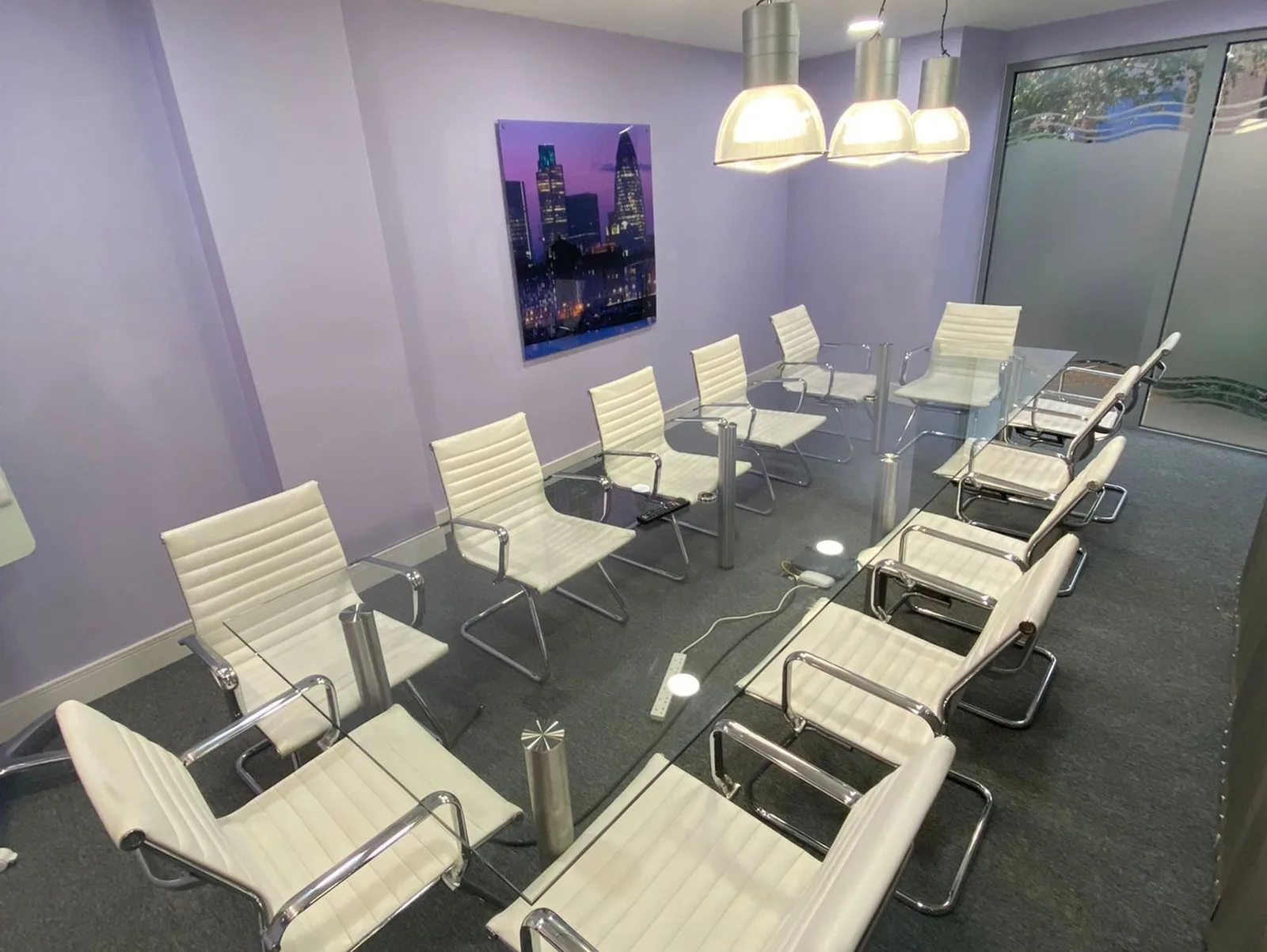Curve Serviced Offices, Salle de réunion 12 personnes, Londres