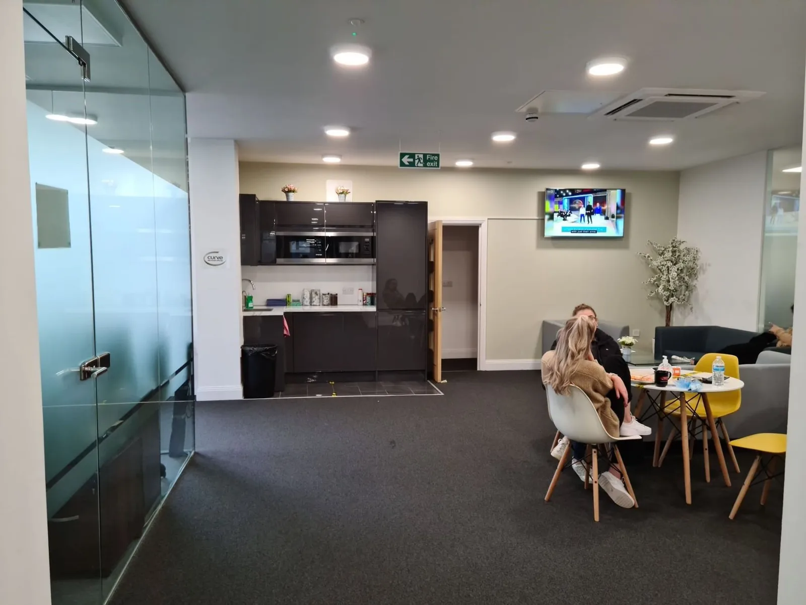 Curve Serviced Offices, Cuisine, Londres