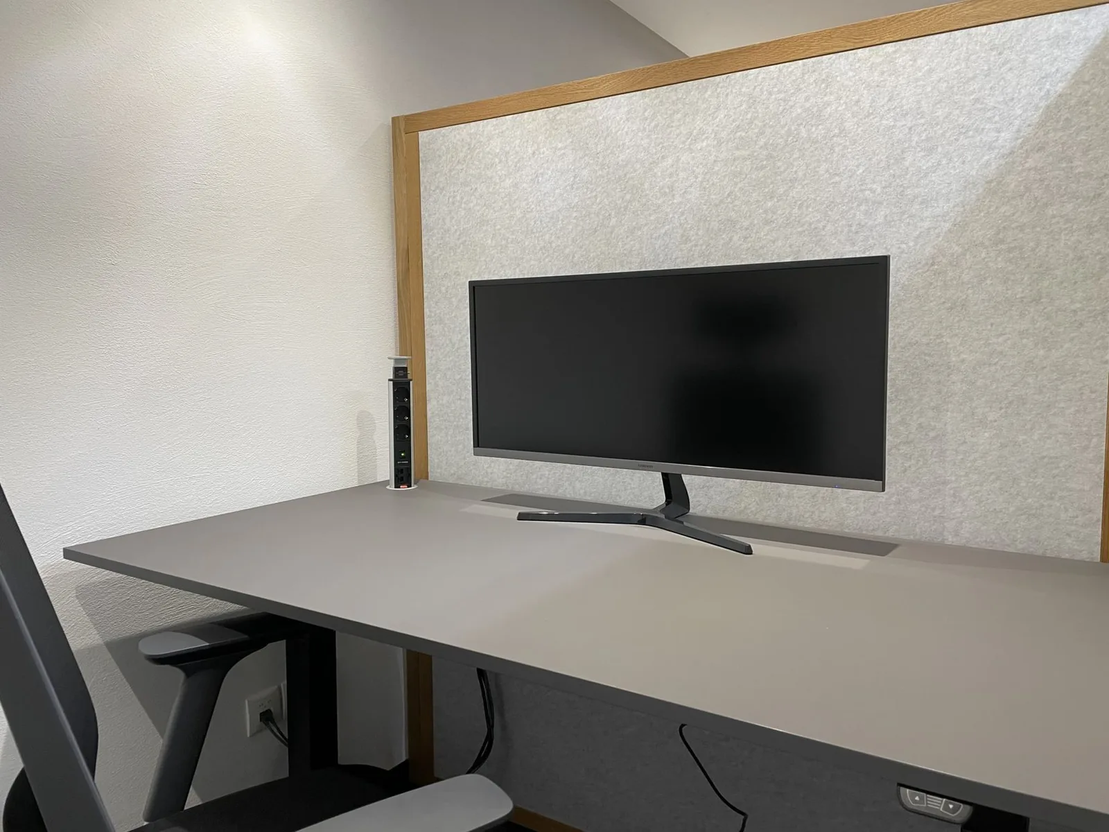 Dcent Work, Privatbüro mit 1 Arbeitsplatz, Ockenfels
