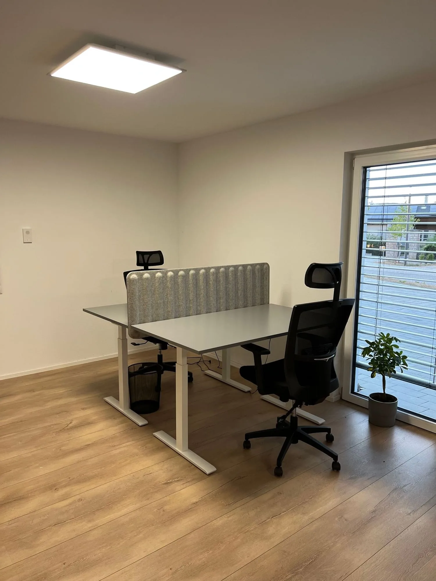 Dein Arbeitsraum, Private office, 2 desks, Kümmersbruck