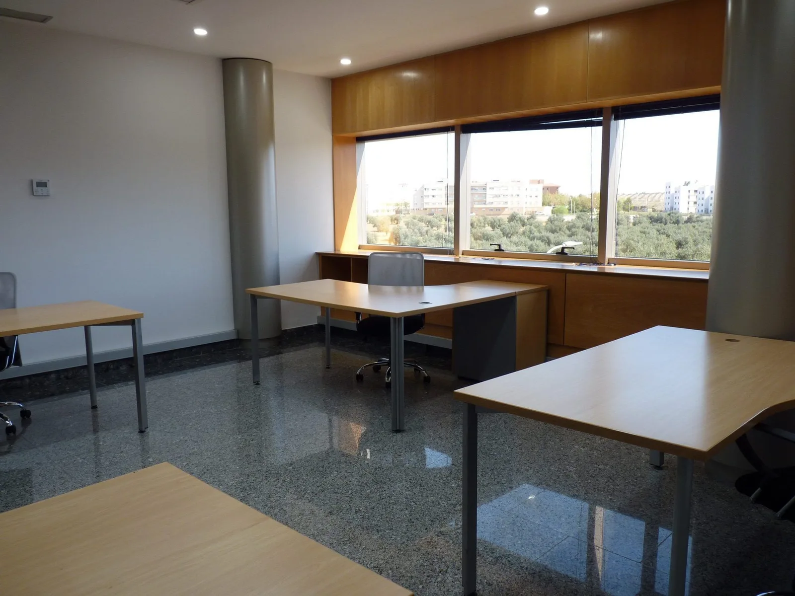 Delgado Casamayor, Bureau privatif 4 postes, Mérida, Espagne