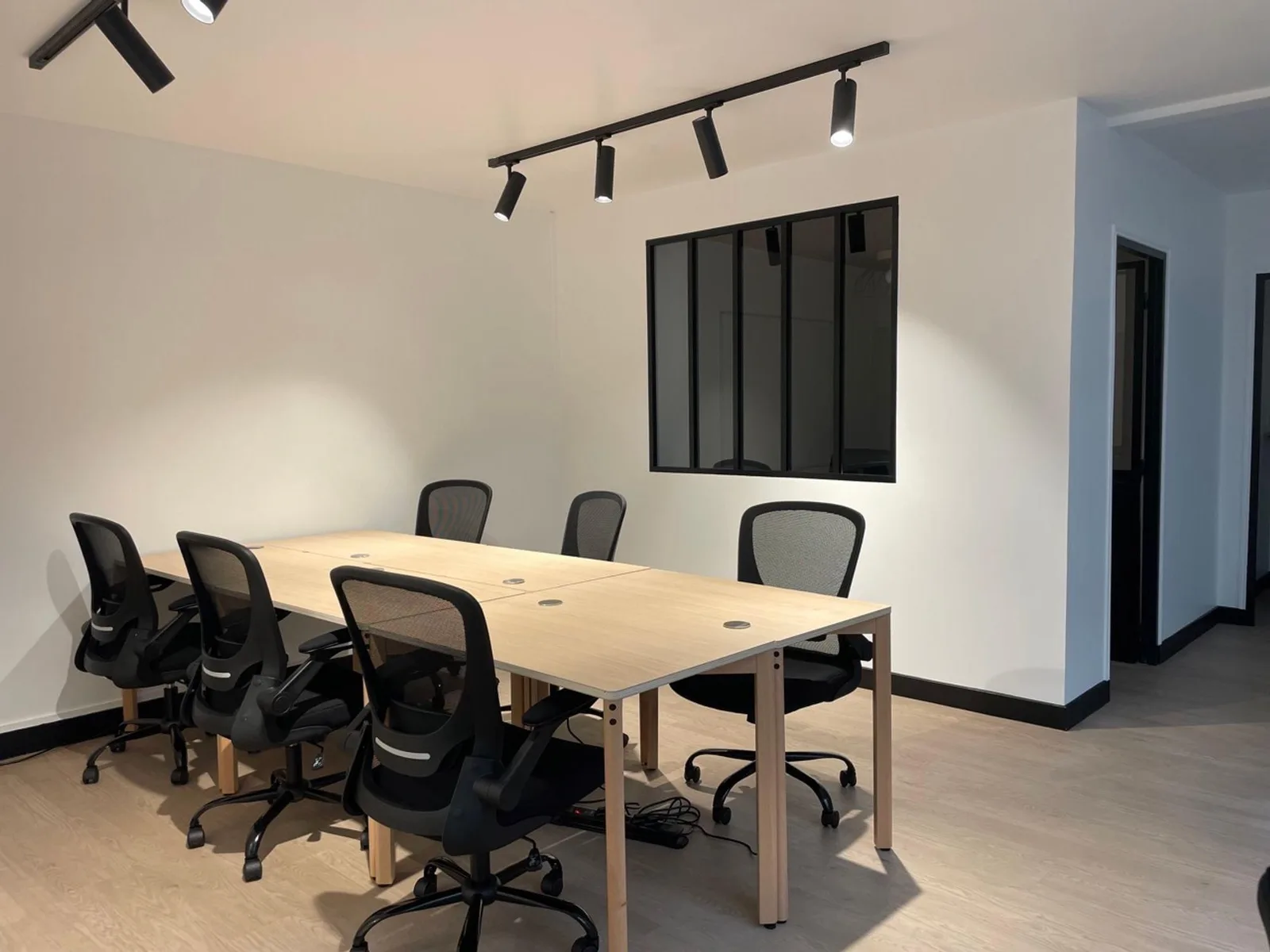 Deskapad 11 Temple, Meeting room for 6 people, Paris 3e