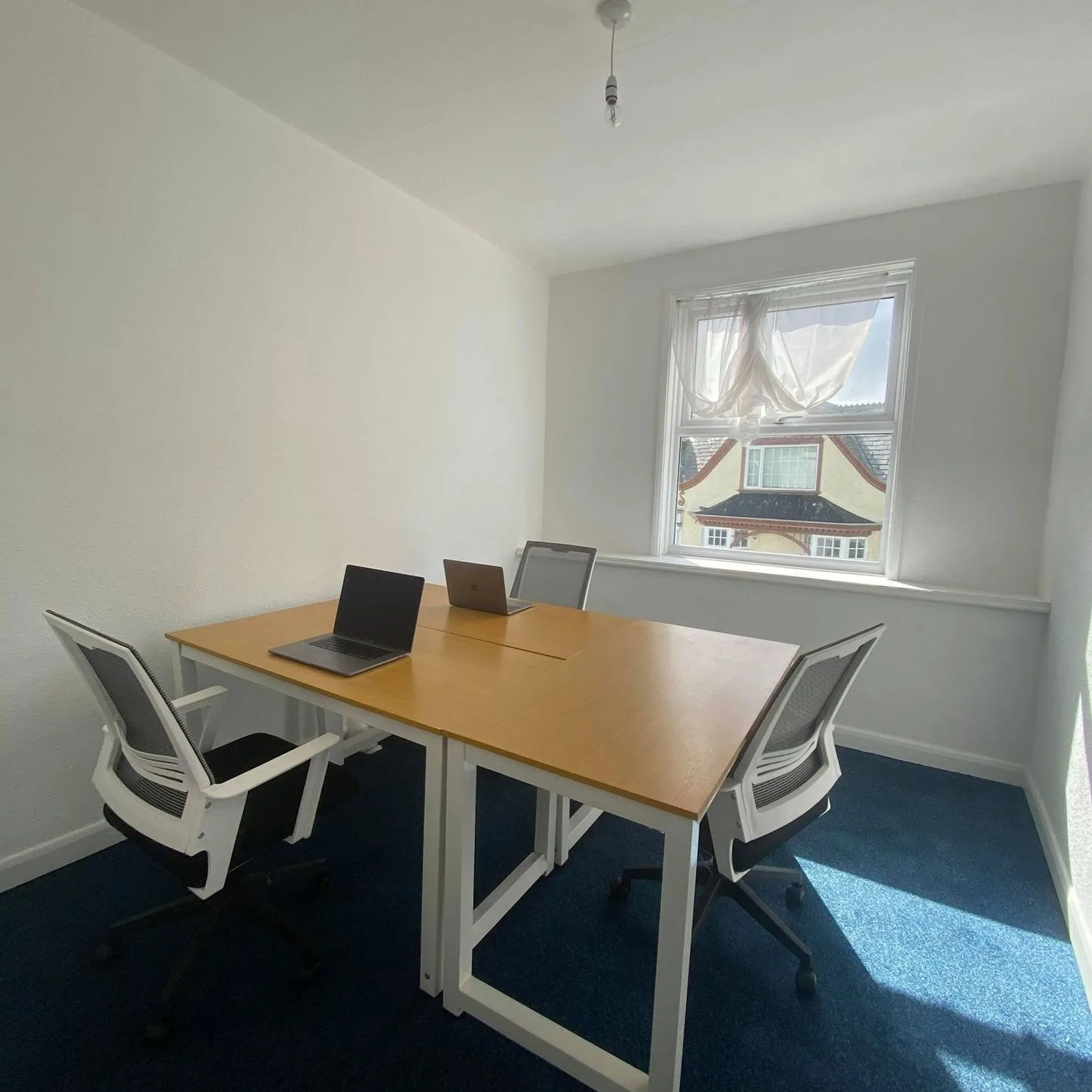 DeskHop HQ, Bureau privatif 4 postes, Newquay