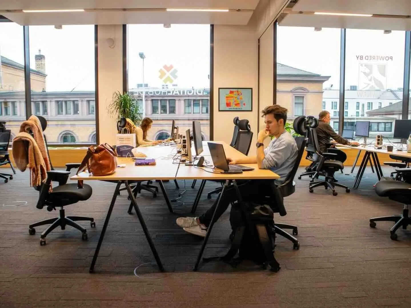 Digital Hub Hauptbahnhof, Großraumbüro, Bonn
