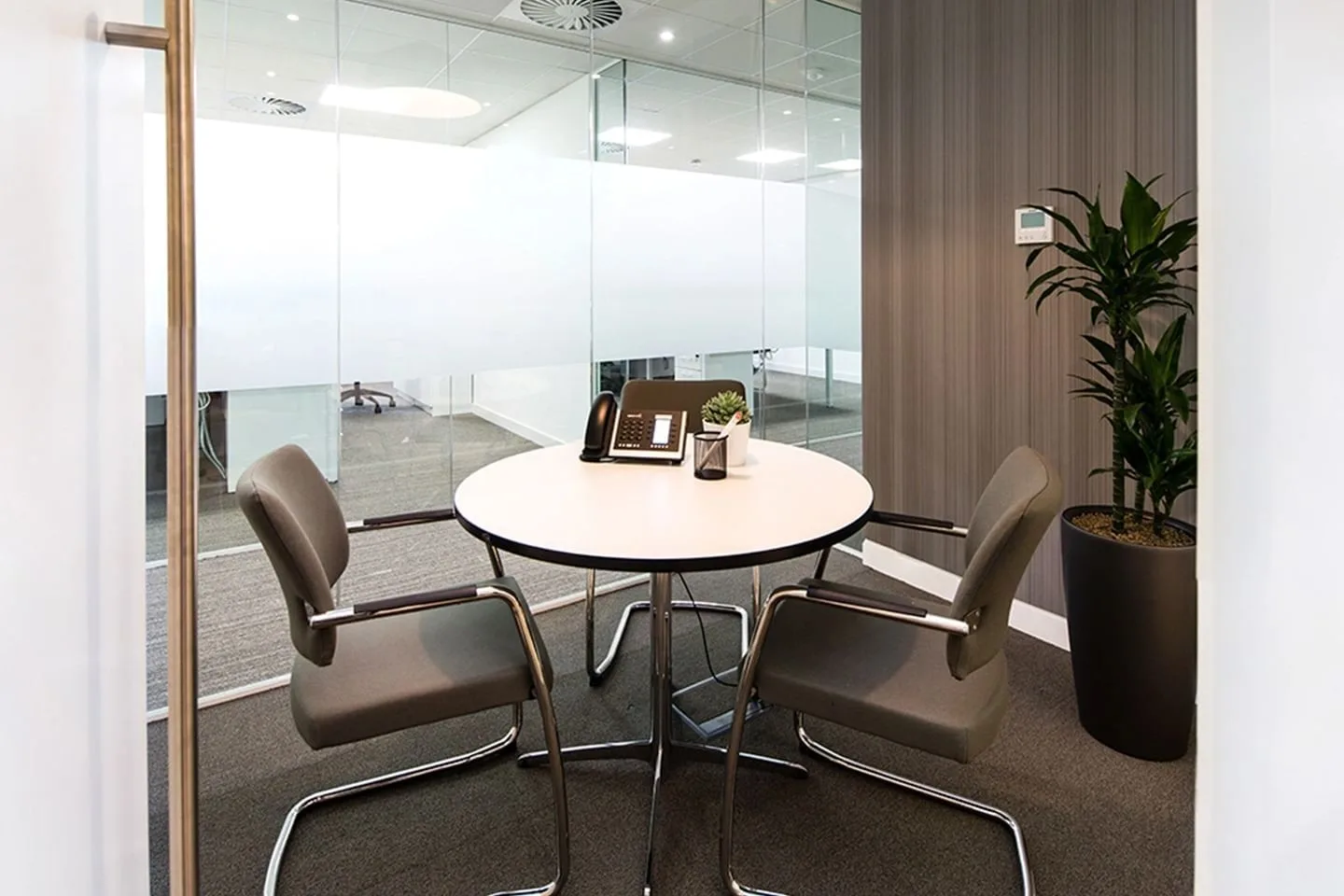 Dixcart Business Centre, Salle de réunion 4 personnes, Addlestone