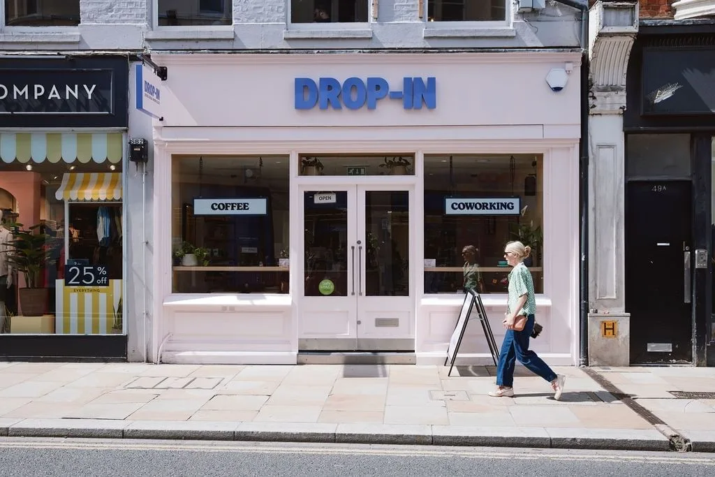 Drop-in Richmond, Building facade, London