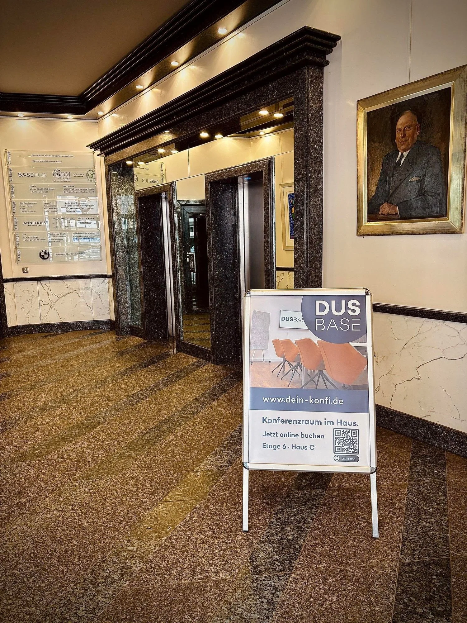 dusBASE, Reception, Düsseldorf