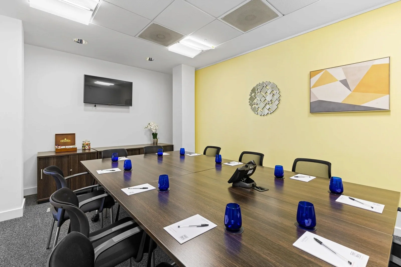 Elementa Workspace - Luminous House, Salle de réunion 9 personnes, Milton Keynes