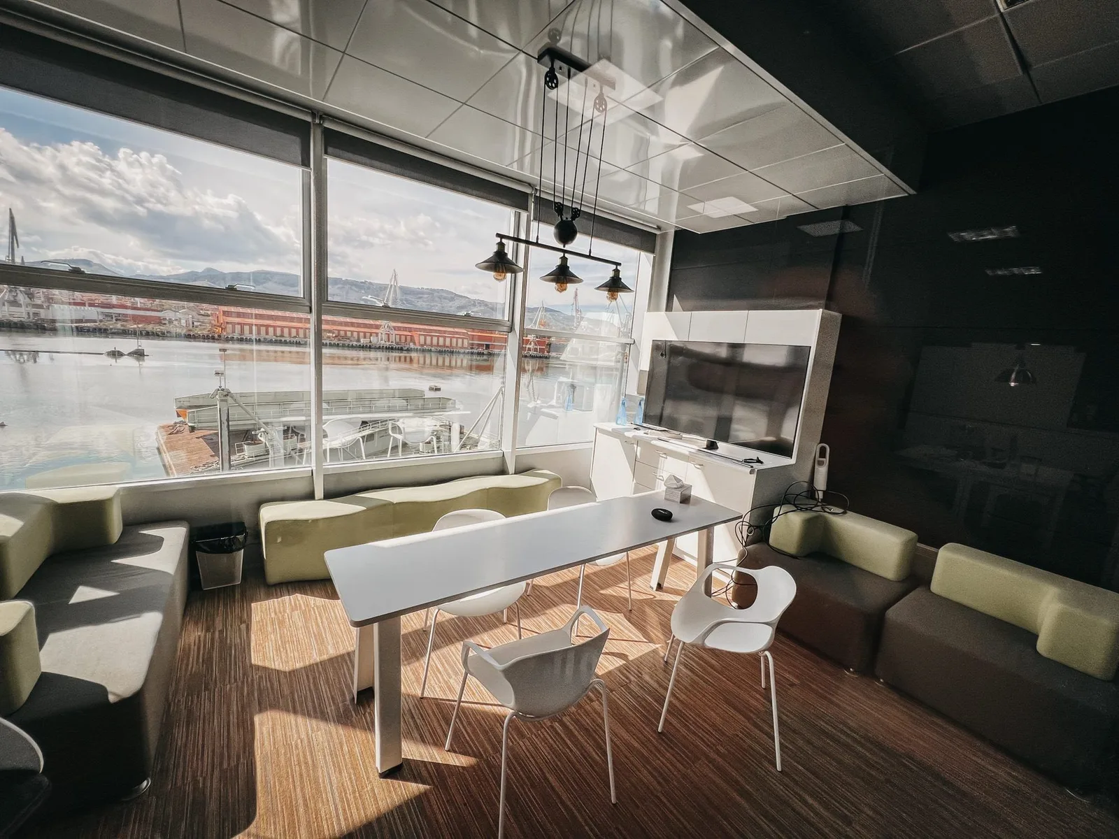 Elkar Coworking Ribera De Axpe, Sala de reuniones para 4 personas, Erandio