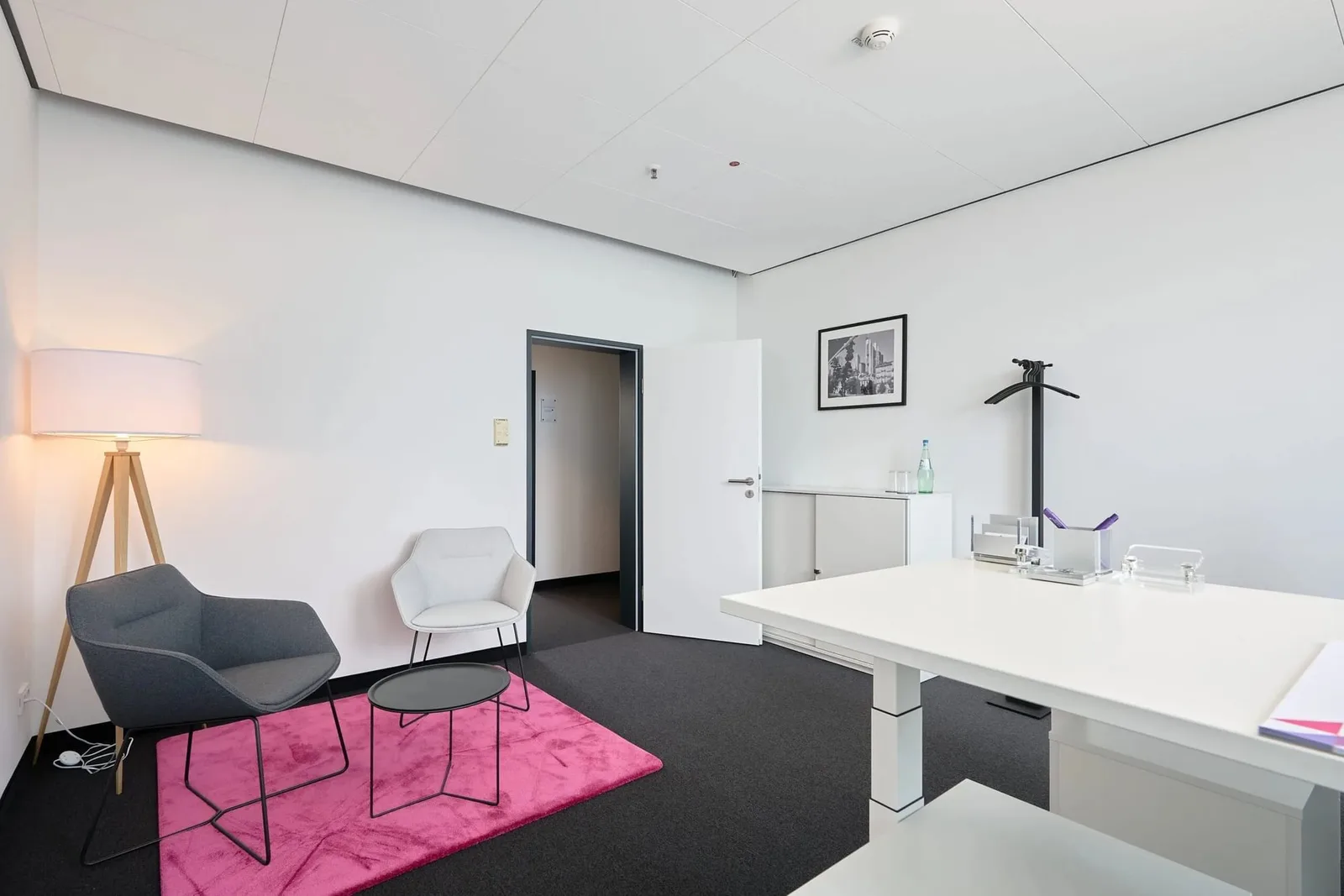 First Choice Business Center Frankfurt Eastside, Private office, 1 desk, Frankfurt am Main