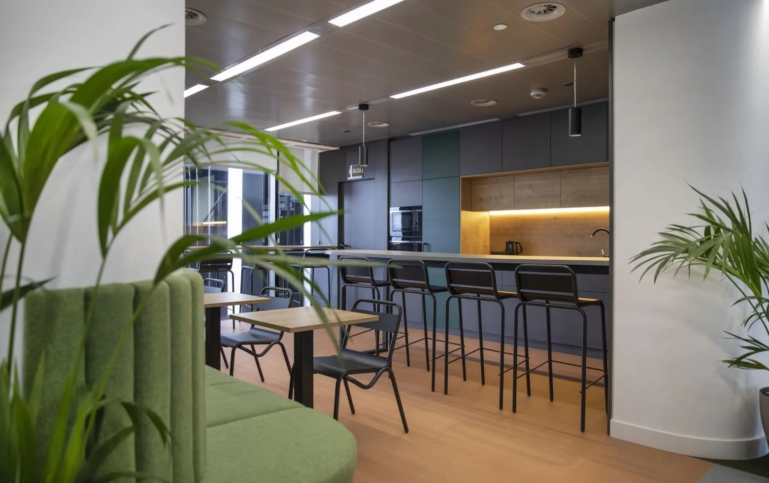 First Workplaces Torre Europa, Cuisine, Madrid