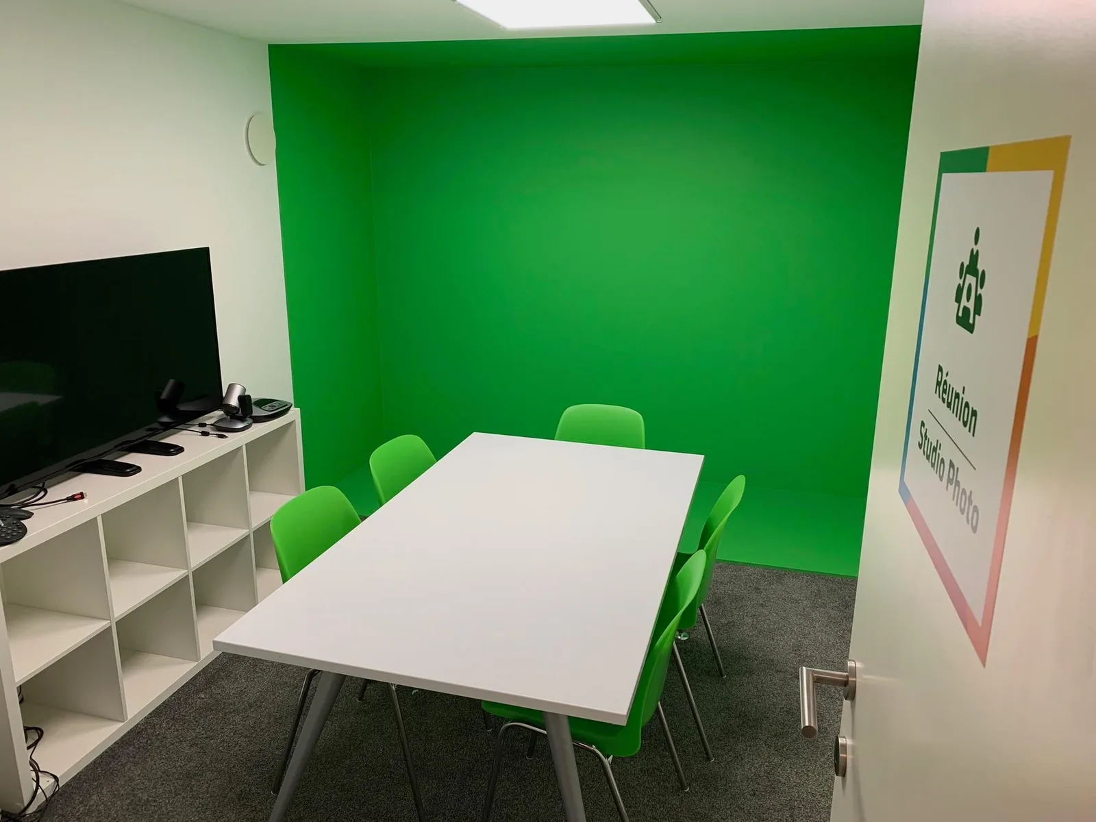 Five Digital Village, Meeting room for 6 people, Namur