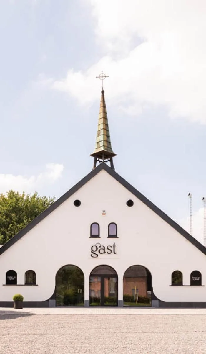 Gast Offices, Gevel van het gebouw, Lummen
