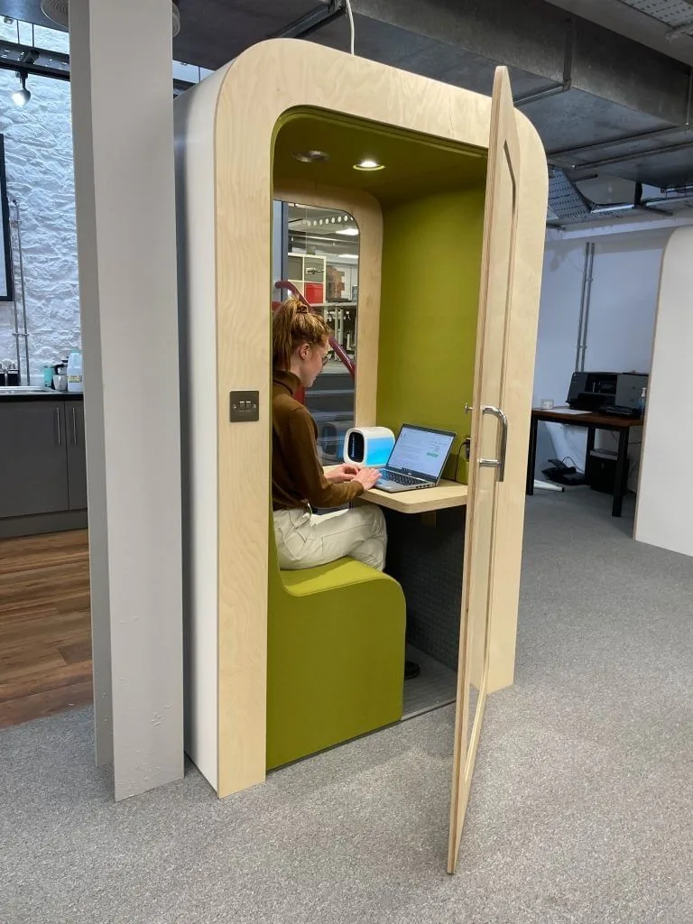 Generator Hub, Cabine acoustique, Exeter