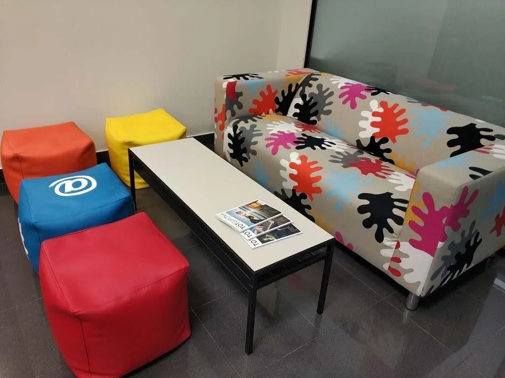 Giworking, Zona de descanso, Girona