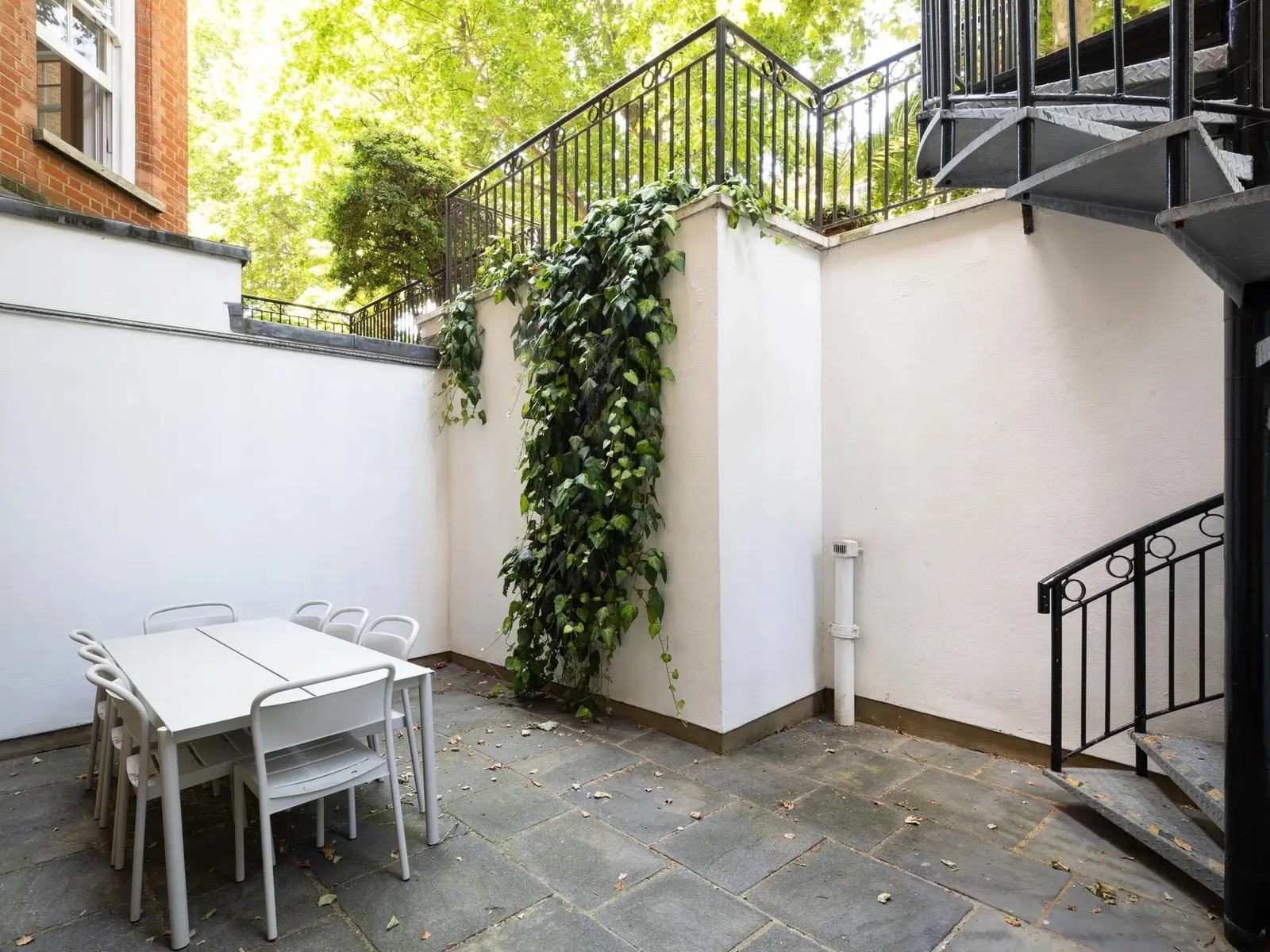 Grosvenor -142 Buckingham Palace Road, Terrace and outdoor space, London