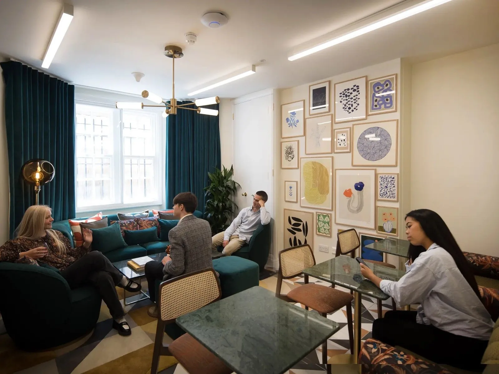 Grosvenor - 162 Buckingham Palace Road, Lounge, London