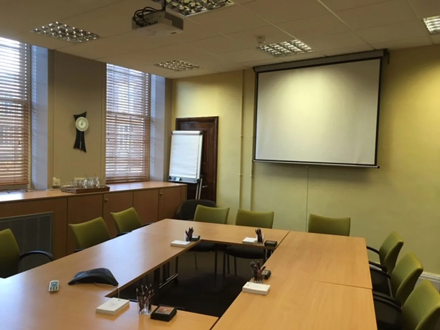 Hart House Business Centre, Meeting room for 10 people, Luton