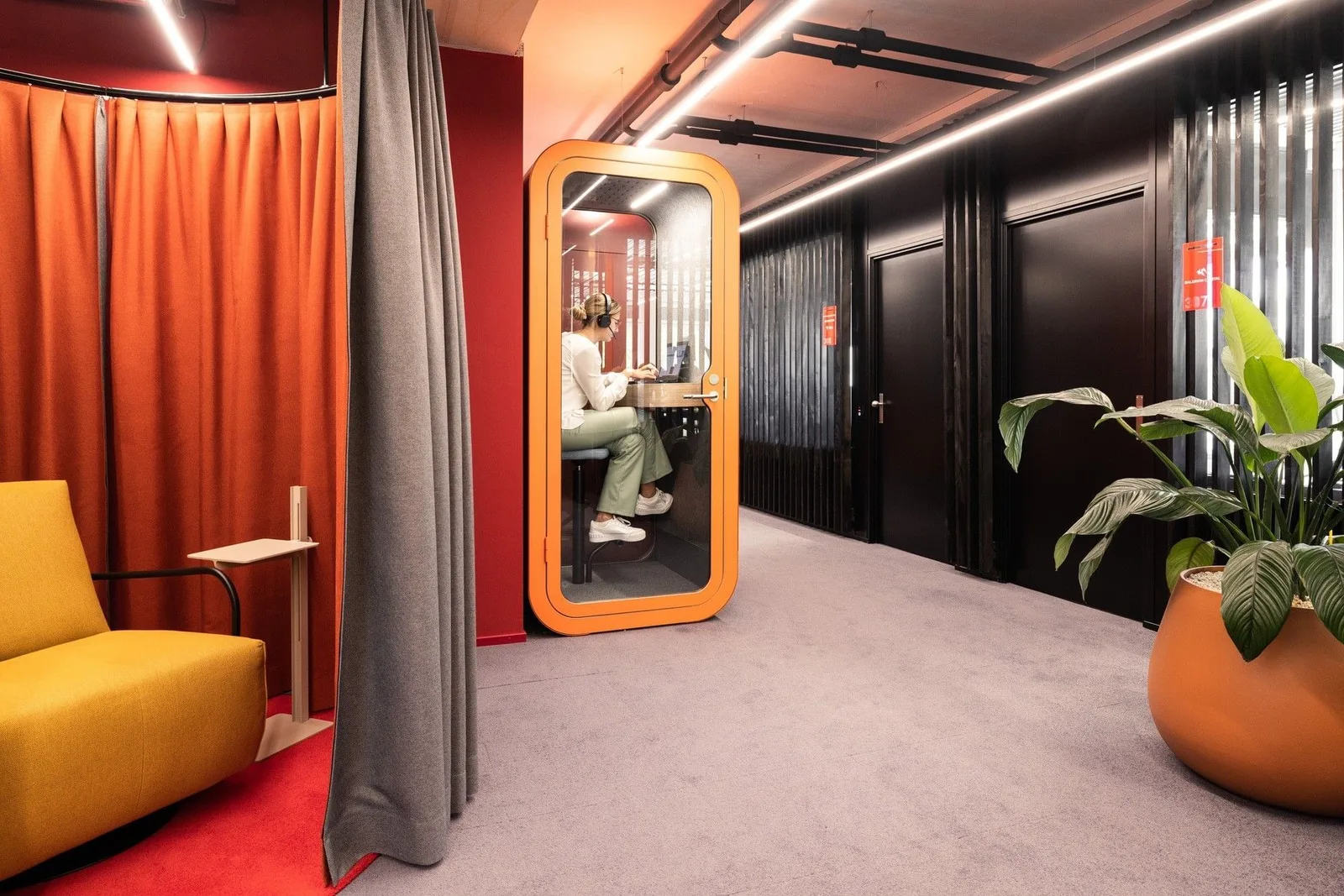 Headsquarter - The Hip, Phone booth, Zurich