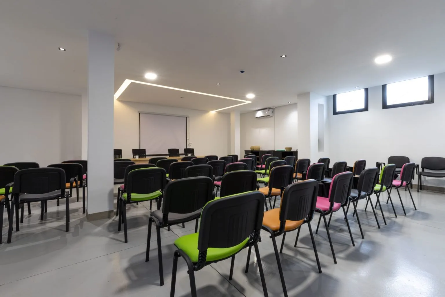 Hub Design Denden، قاعة تدريب، الدندان