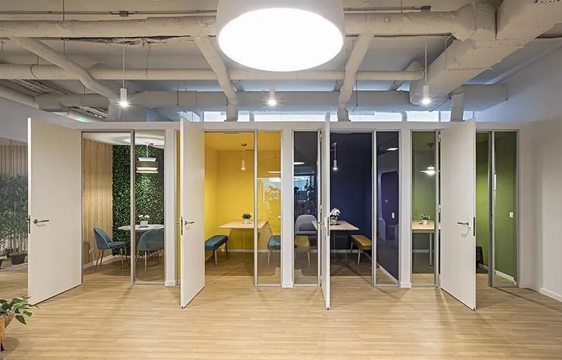 IDEA Spaces Saldanha, Cabina telefónica, Lisboa