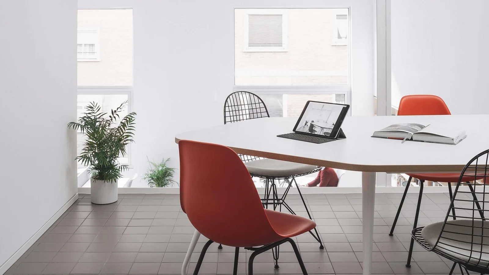 J4B, Sala de reuniones para 4 personas, Pamplona