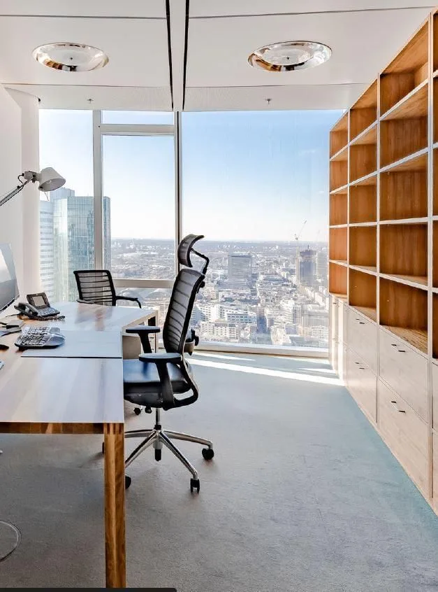 K-1 BusinessClub MainTower, Privatbüro mit 2 Arbeitsplätzen, Frankfurt am Main