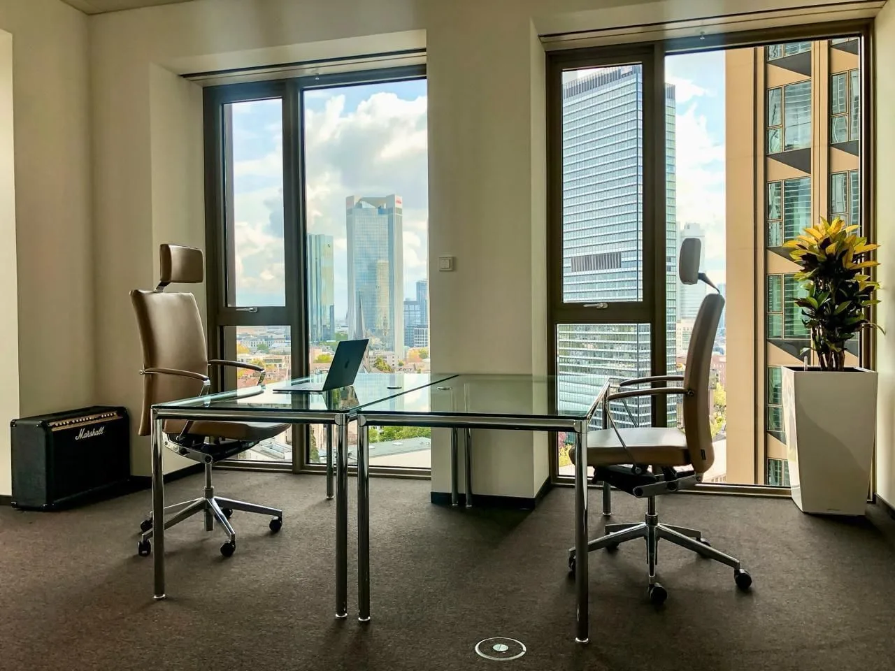 K-1 BusinessClub Tower 185, Privatbüro mit 2 Arbeitsplätzen, Frankfurt am Main