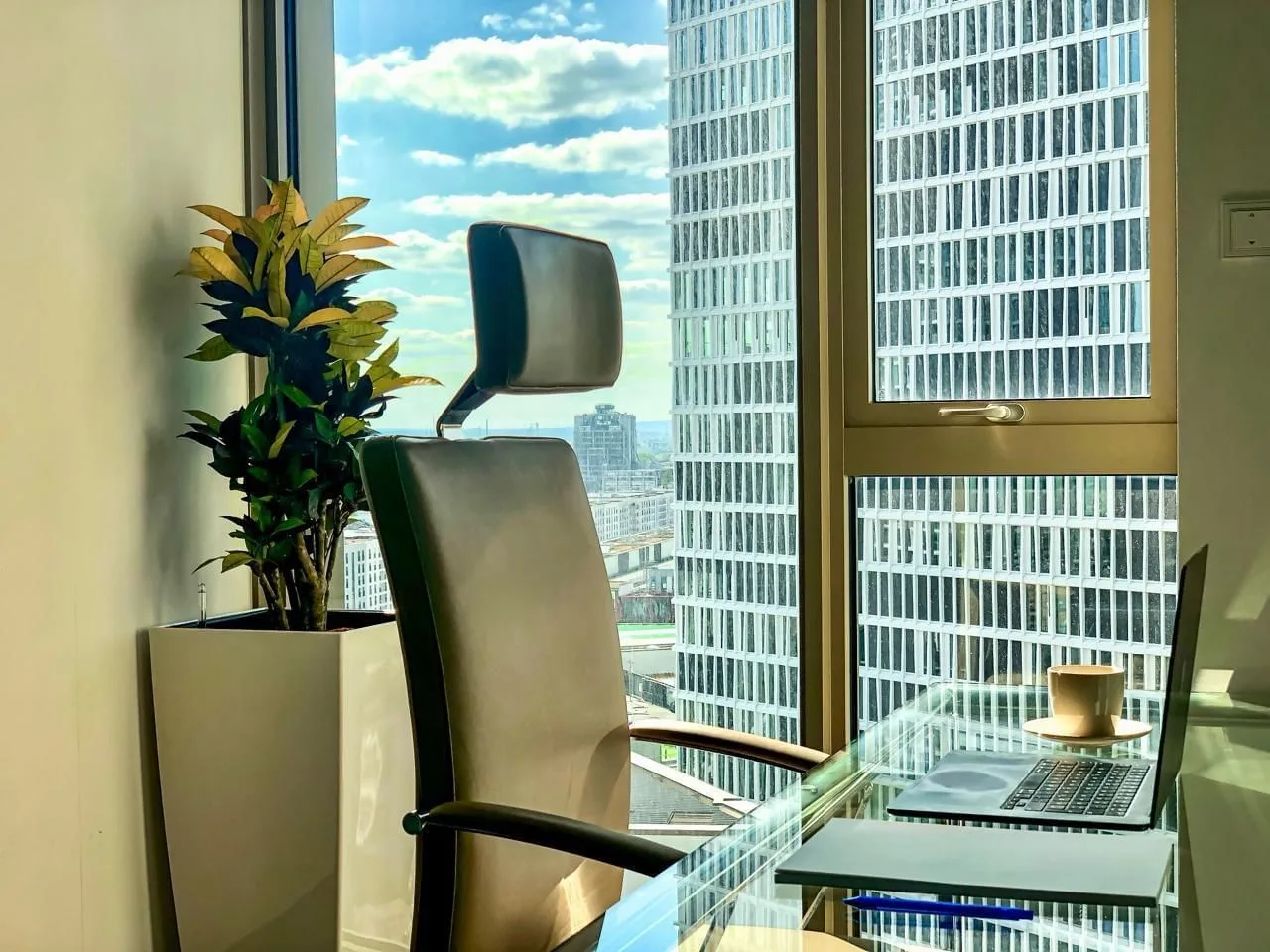 K-1 BusinessClub Tower 185, Privatbüro mit 1 Arbeitsplatz, Frankfurt am Main