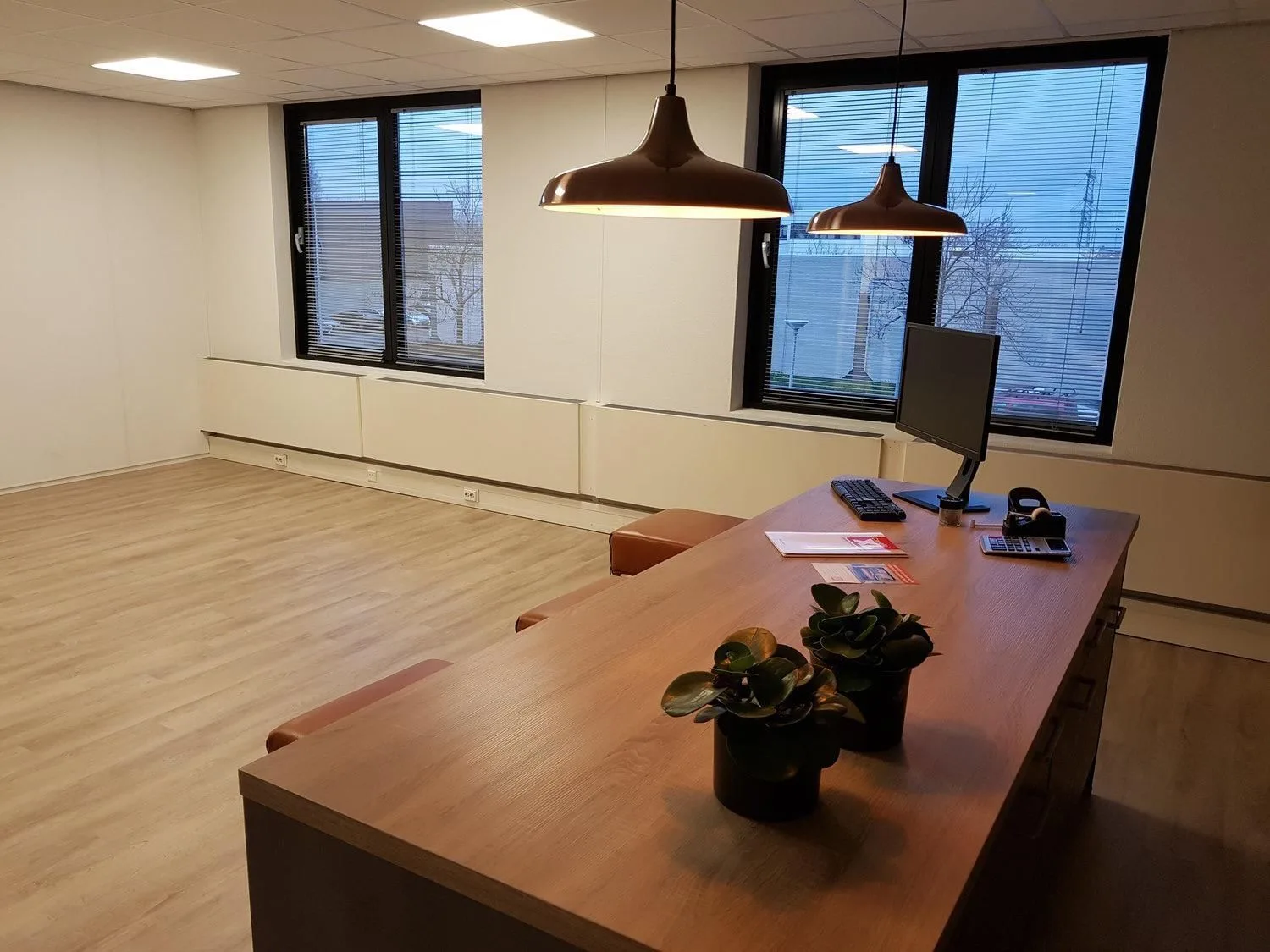 Kantoortehuur010 Mirror Essebaan, Bureau privatif 2 postes, Capelle aan den IJssel