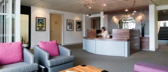Kinetic Business Centre, Réception, Borehamwood