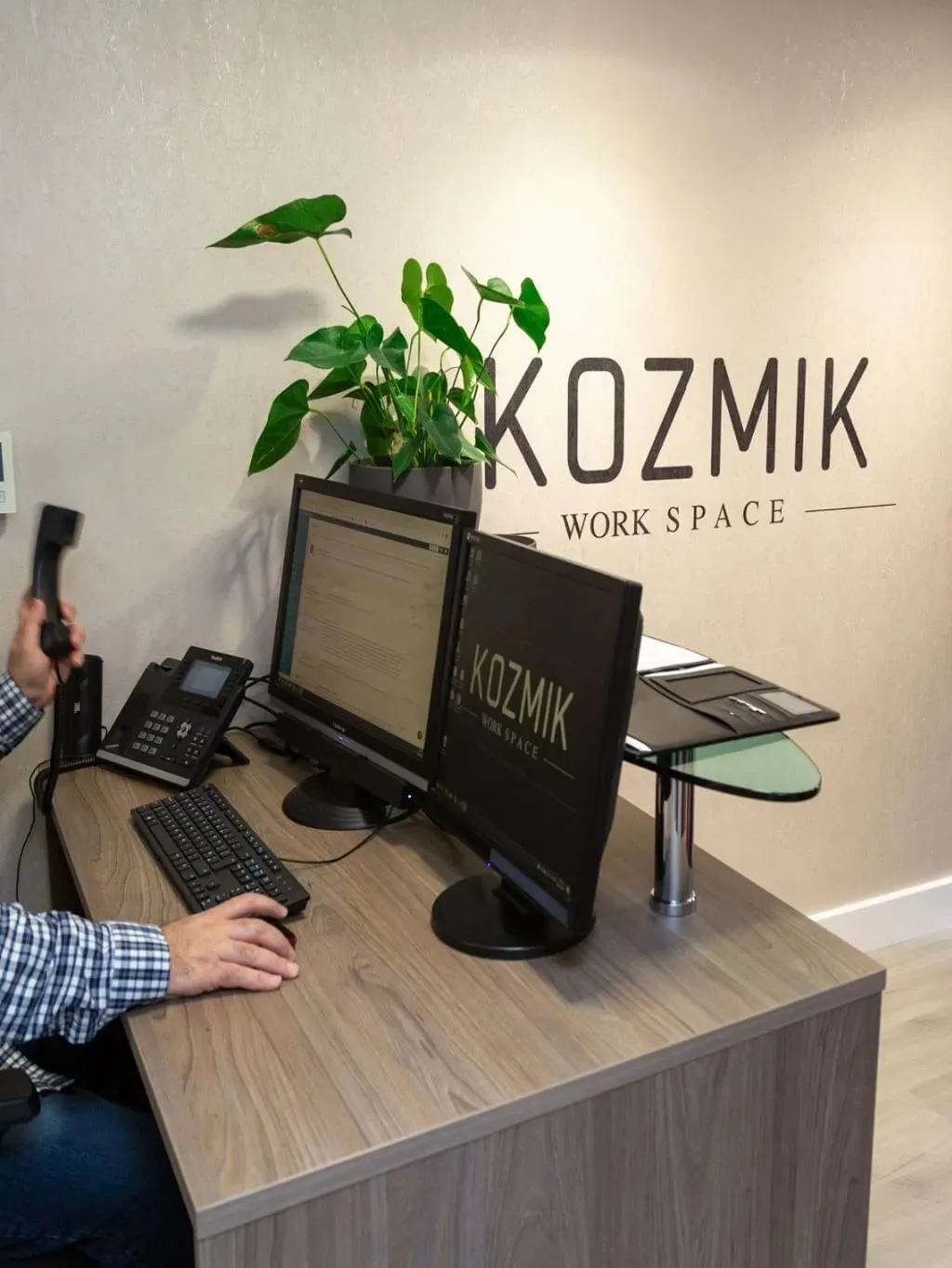 Kozmik Work Space, Reception, London