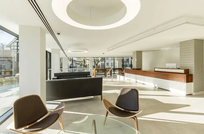 Latimer House, Réception, Southampton