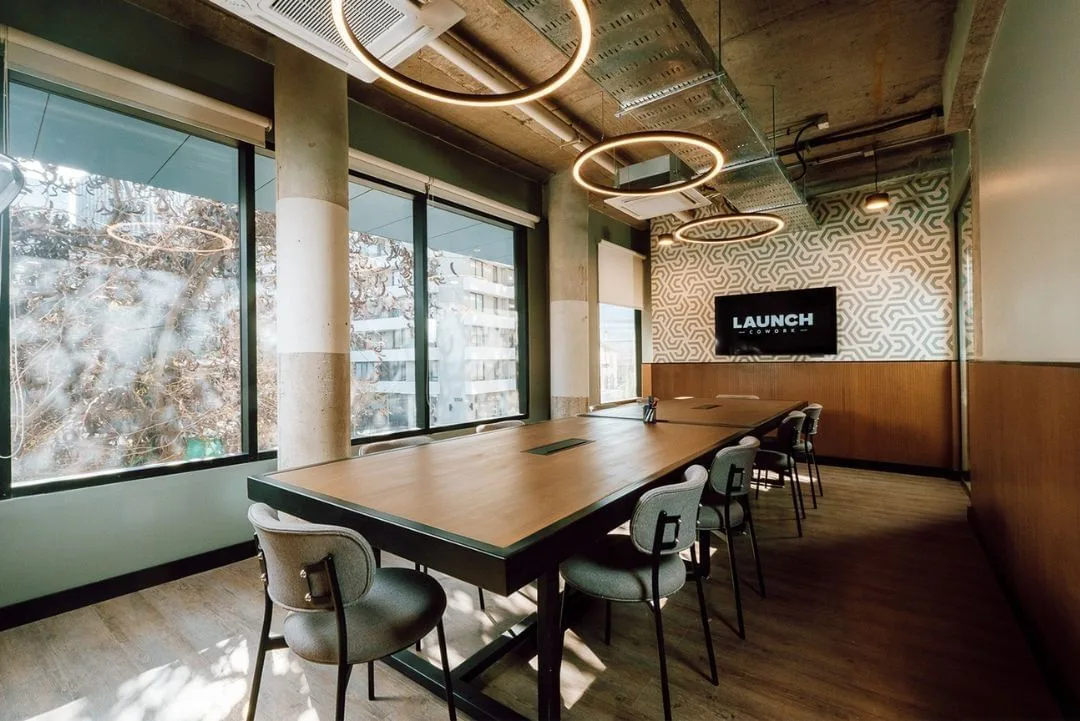 Launch Cowork Los Leones, Meeting room for 10 people, Providencia