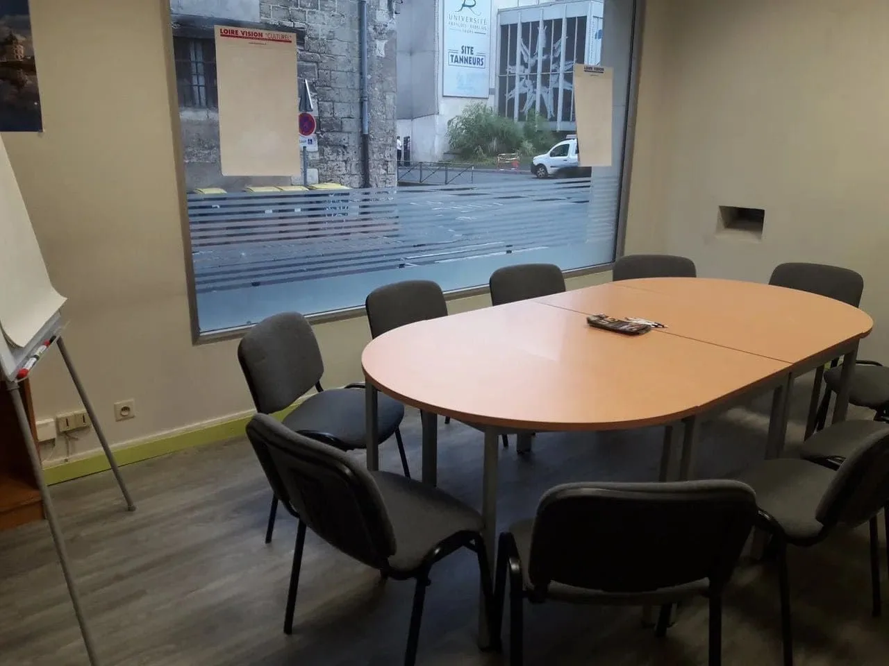 Leonard Office, Meeting room for 8 people, Tours