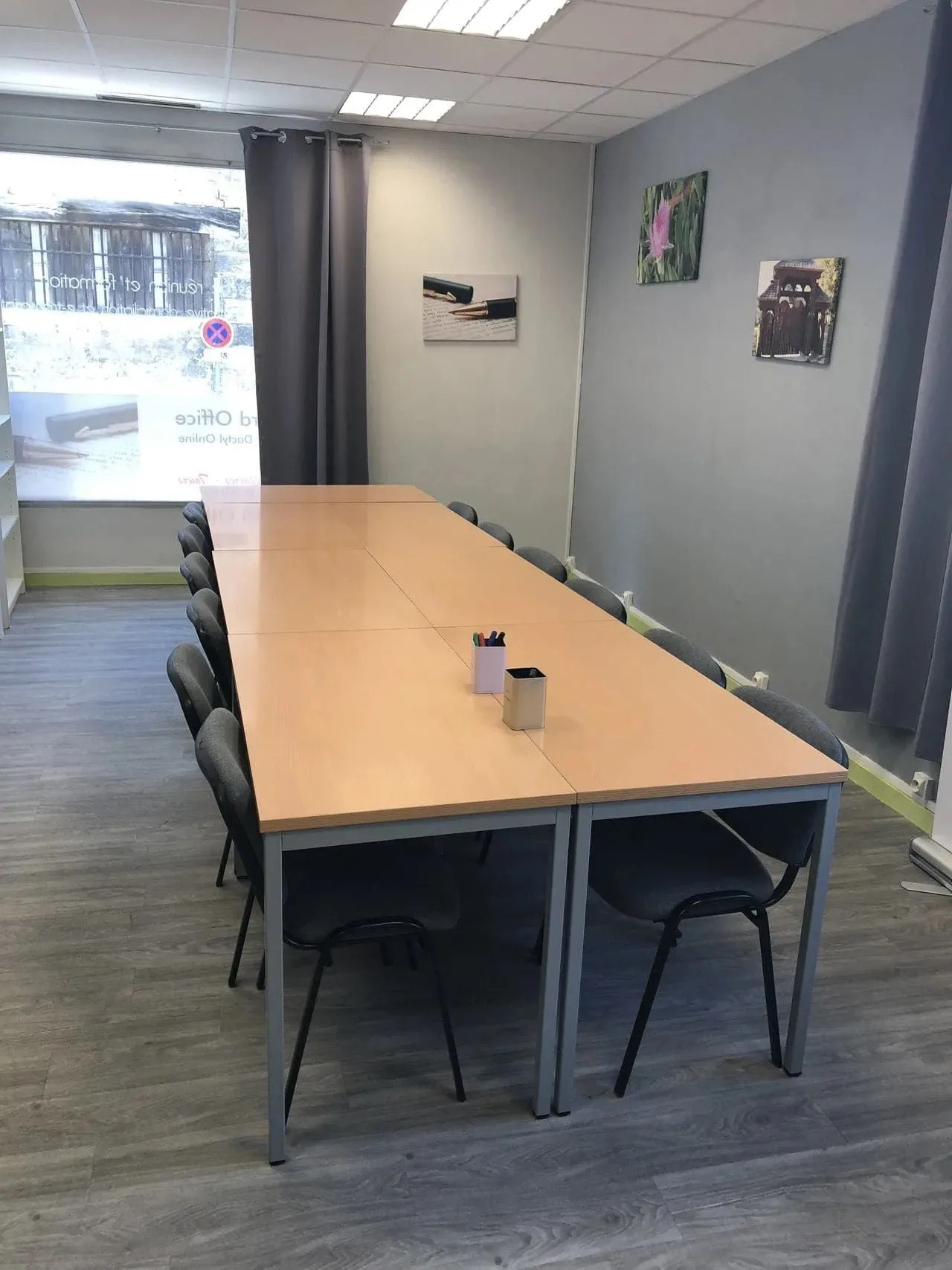 Leonard Office, Meeting room for 12 people, Tours