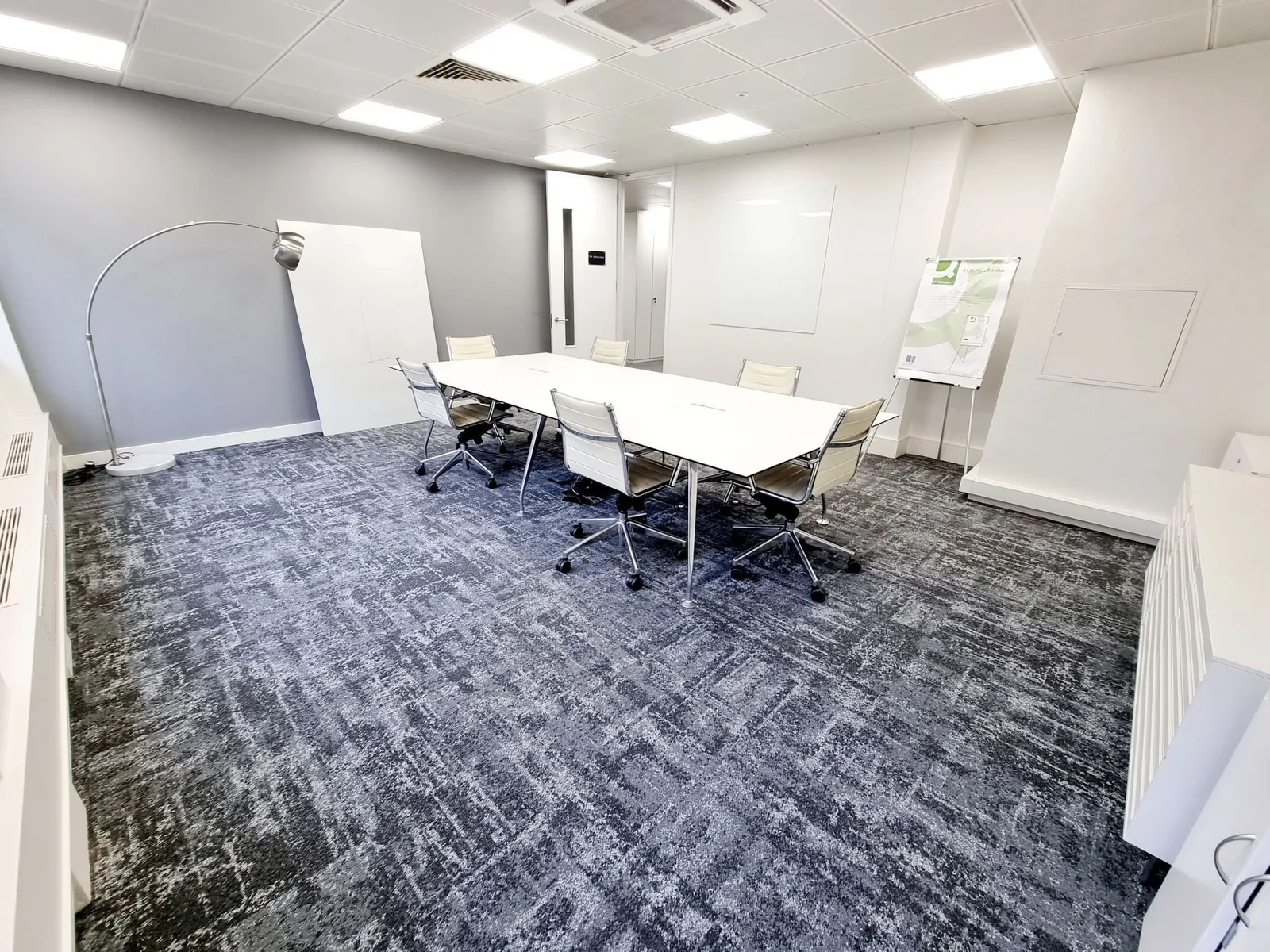 LRP Great Tower Street, Meeting room for 6 people, London
