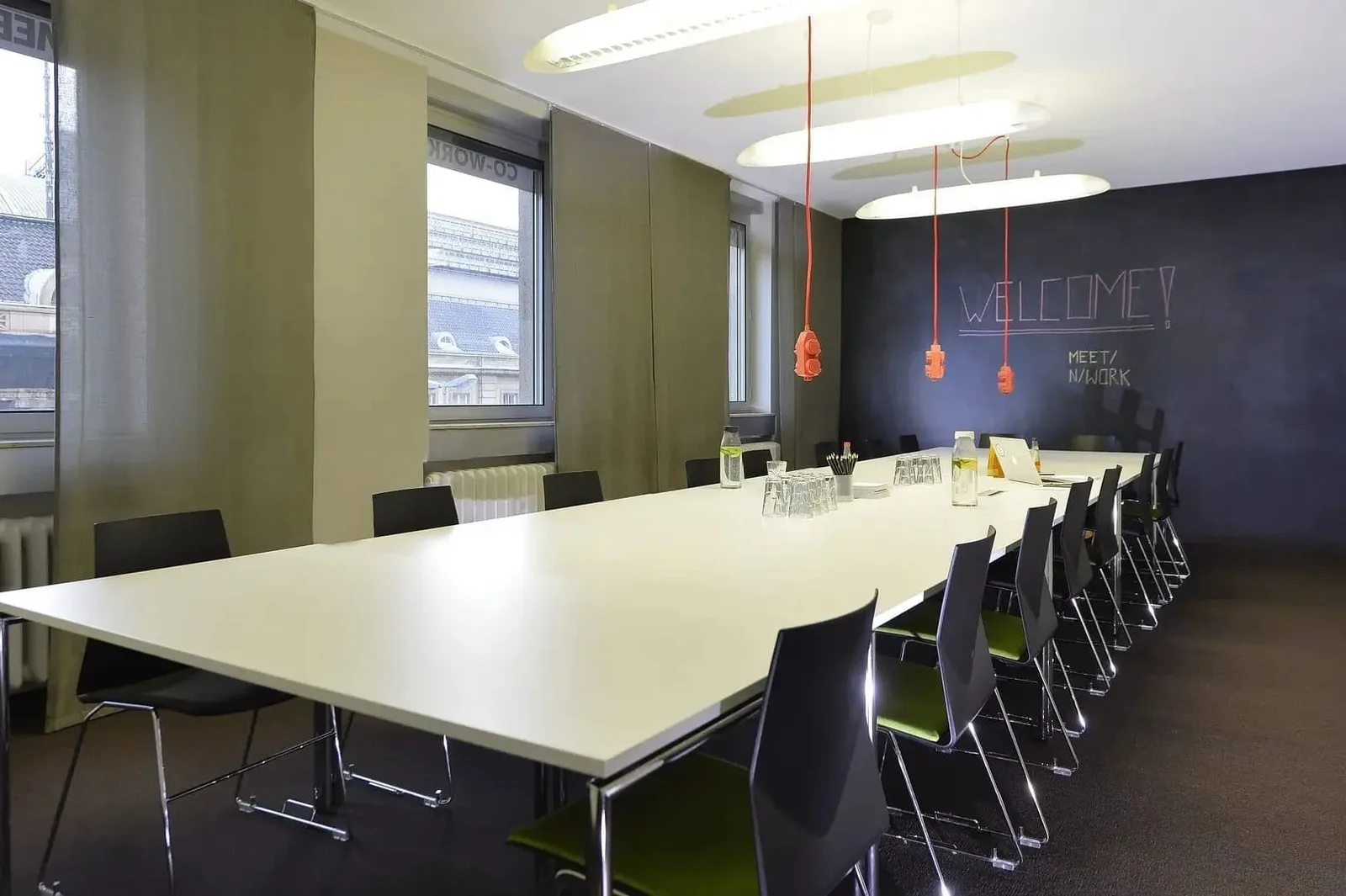 MEET/N/WORK Frankfurt, Besprechungsraum für 14 Personen, Frankfurt am Main