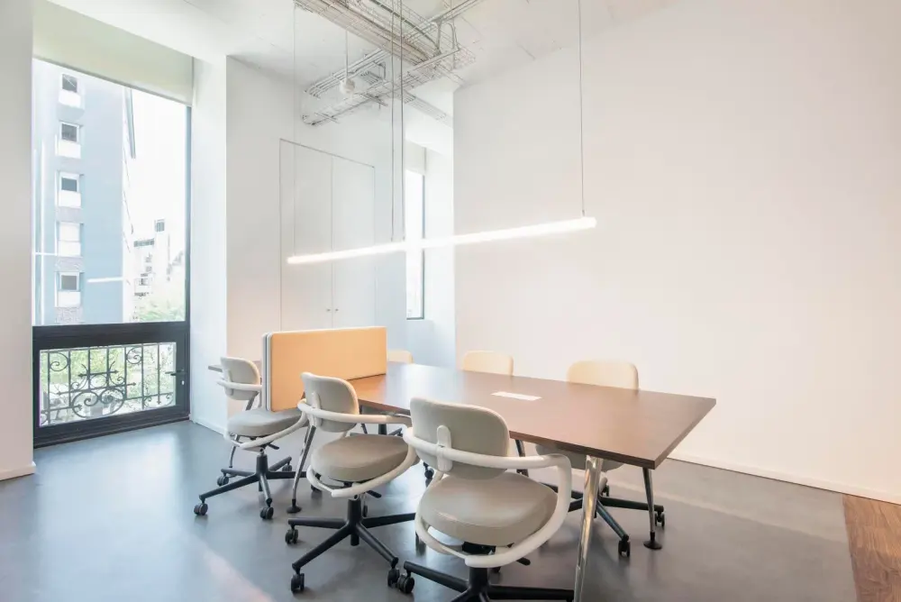 Regus SURABAYA, Pakuwon Centre, Meeting room 2352, Surabaya