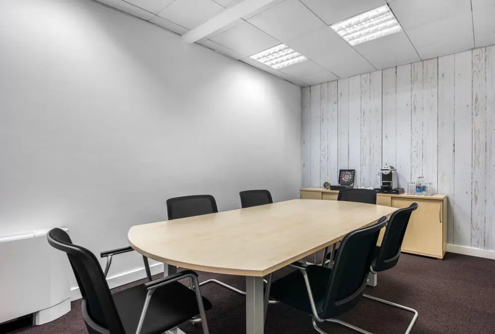 Regus QC, Saint Laurent - Ville St-Laurent, Meeting room Bois Franc, Saint Laurent, QC