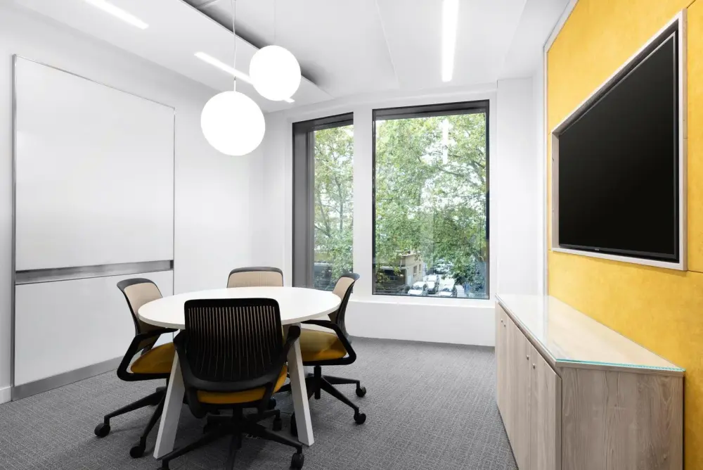 Regus HIROSHIMA, Hiroshima High, Meeting room CM 112, Hiroshima