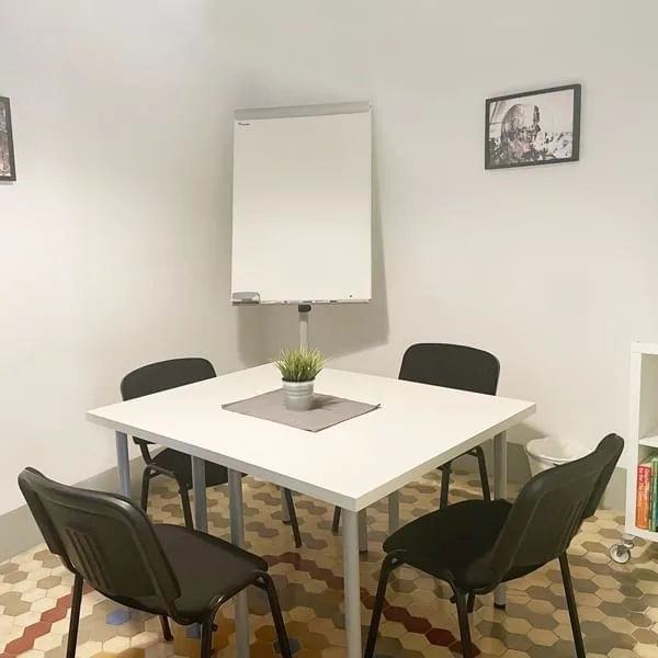 Mosaico Coworking, Sala de reuniones para 4 personas, Valencia