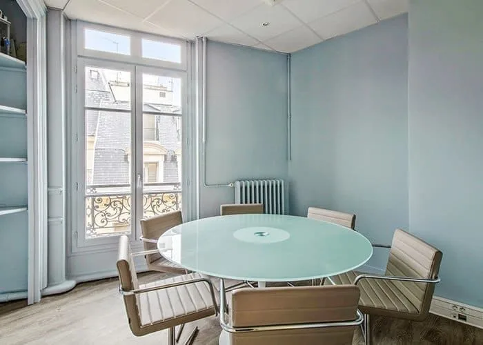 Mozaik Coworking La Fayette, Meeting room for 6 people, Paris 9e