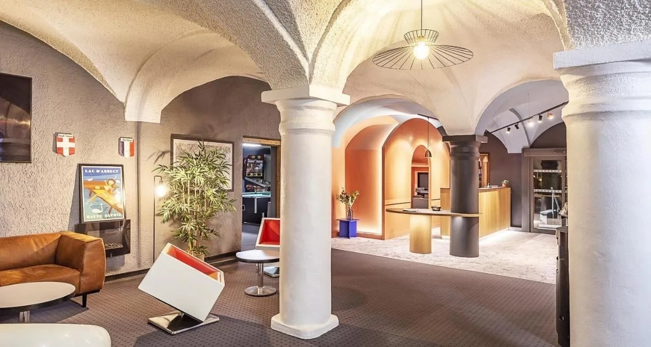 myWO Annecy Cran-Gevrier, Reception, Annecy