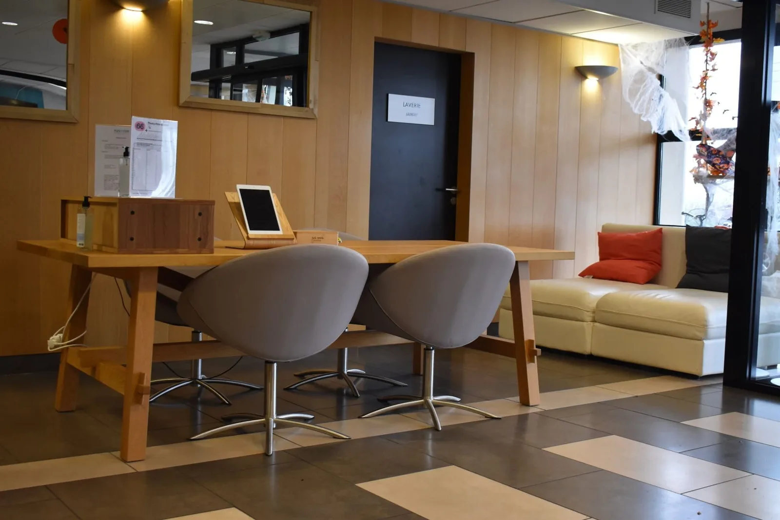myWO Genève Thoiry, Reception, Thoiry