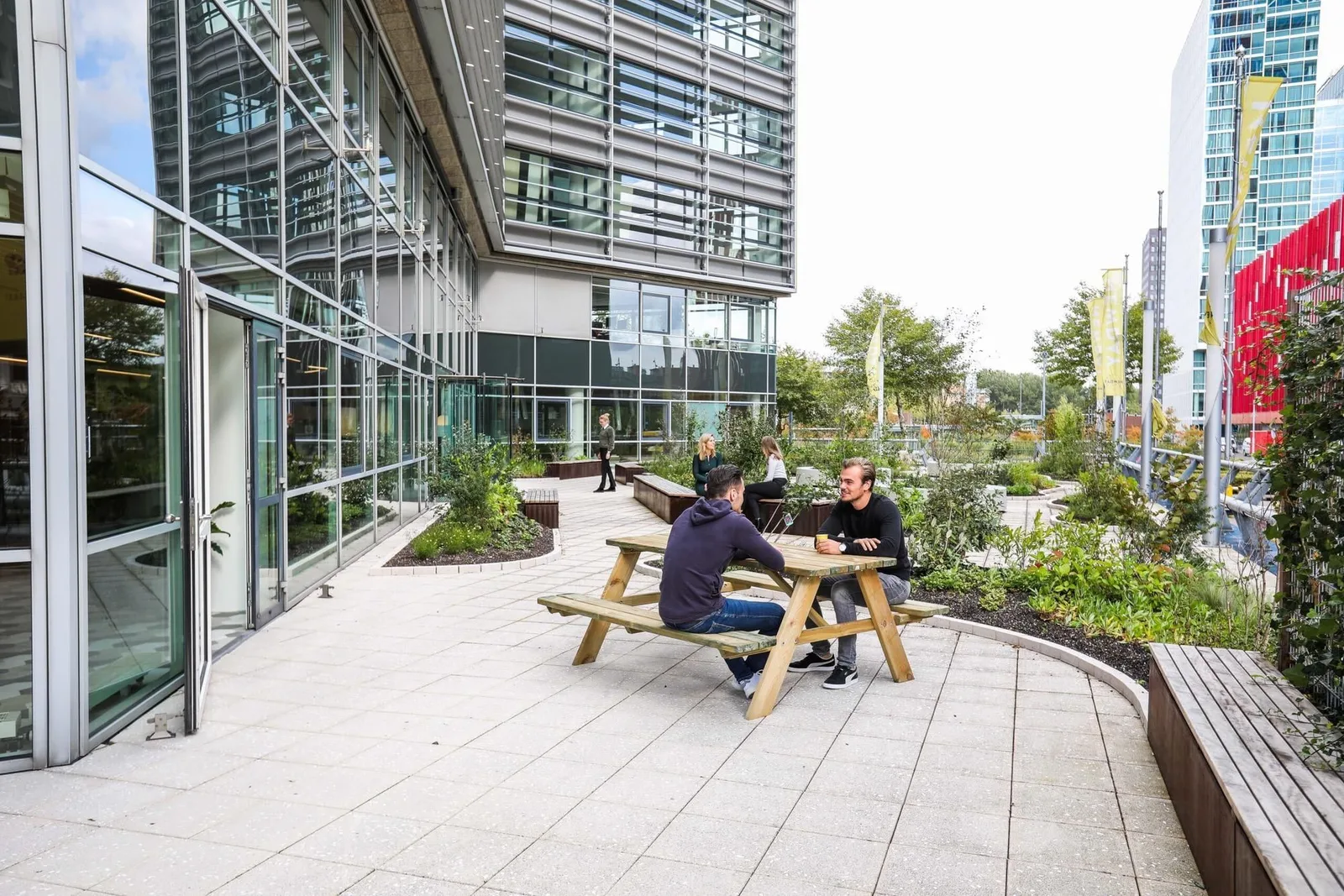 Newday Offices Almere, Terras en buitenruimte, Almere